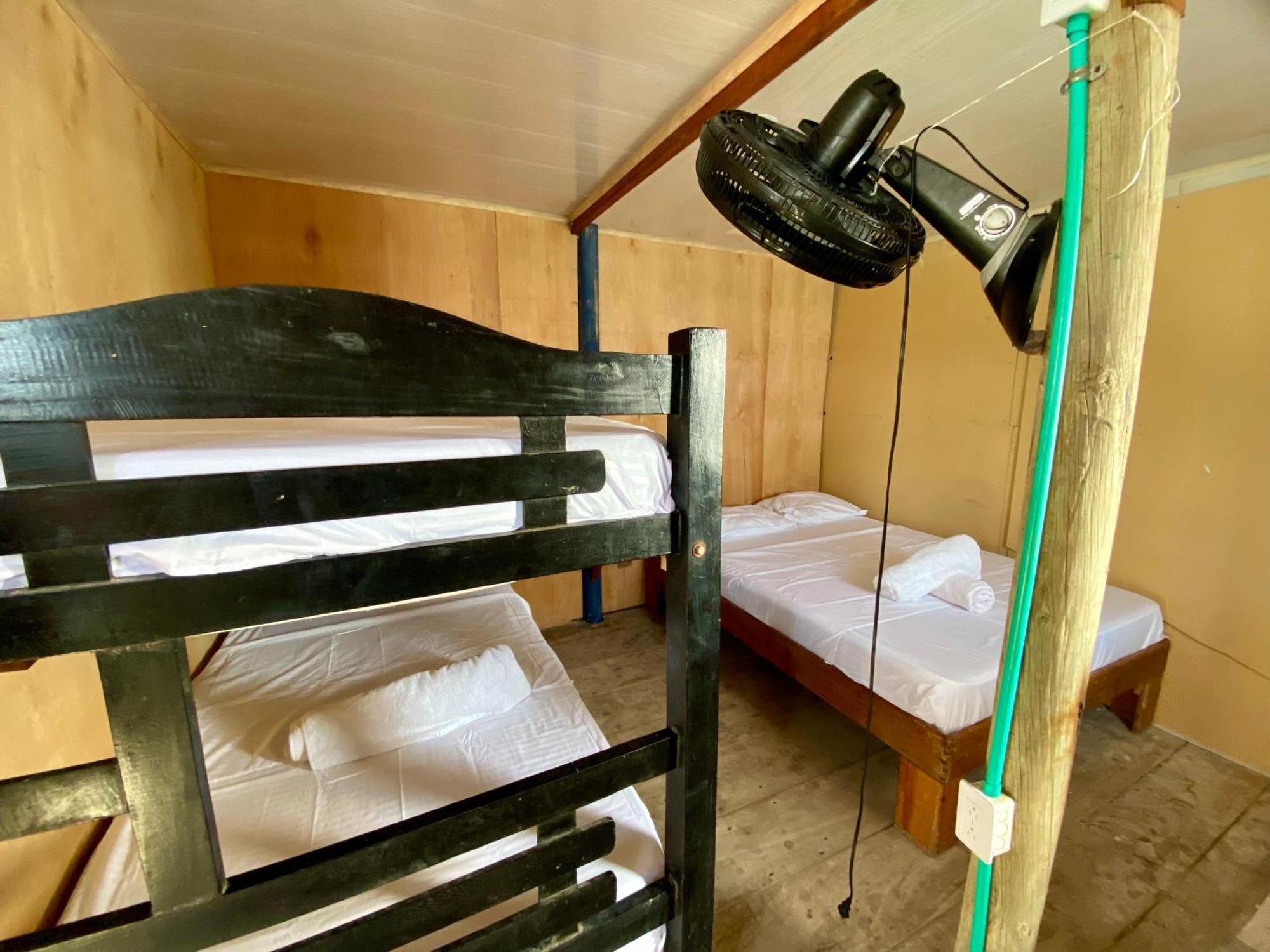 Eco Hostal Estrella De Mar جزيرة موكورا المظهر الخارجي الصورة